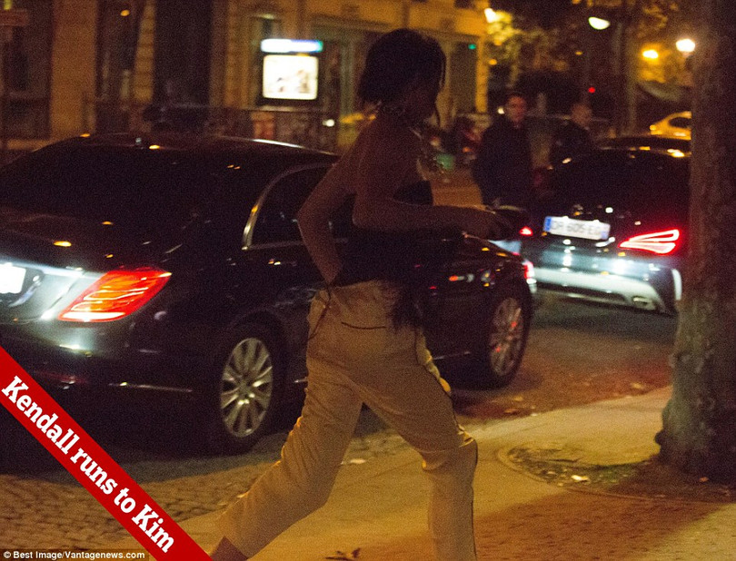 Kim Kardashian bị dí súng vào đầu, cướp 11 triệu USD nữ trang ảnh 14