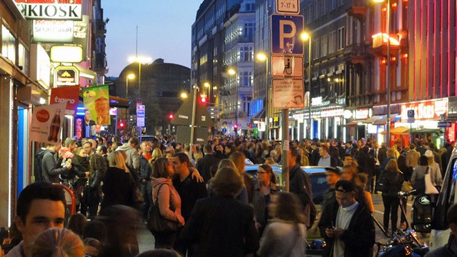 Đột nhập "phố đèn đỏ" khét tiếng nước Đức ảnh 3 Đột nhập "phố đèn đỏ" khét tiếng nước Đức ảnh 3