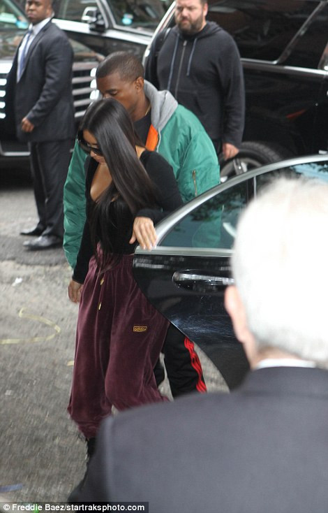 Kim Kardashian bị dí súng vào đầu, cướp 11 triệu USD nữ trang ảnh 2