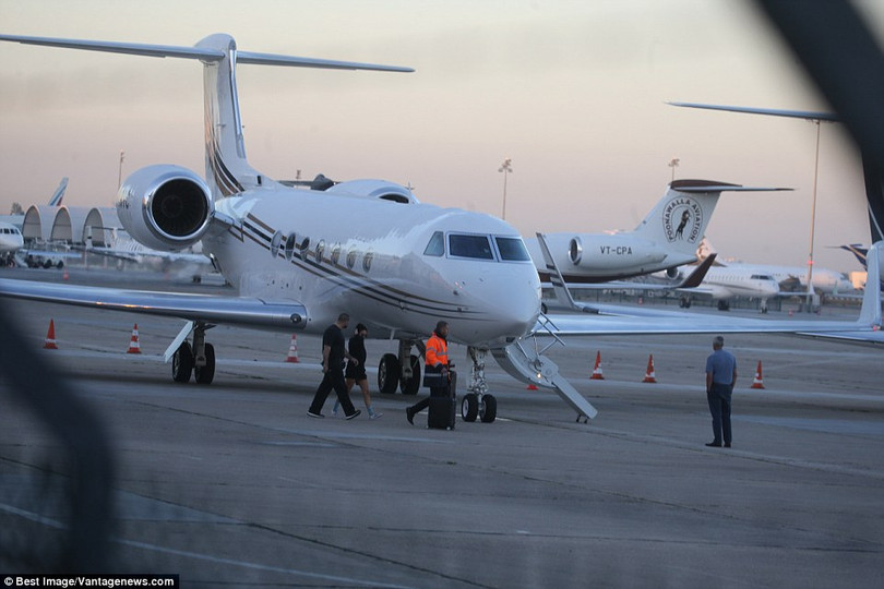 Kim Kardashian bị dí súng vào đầu, cướp 11 triệu USD nữ trang ảnh 10