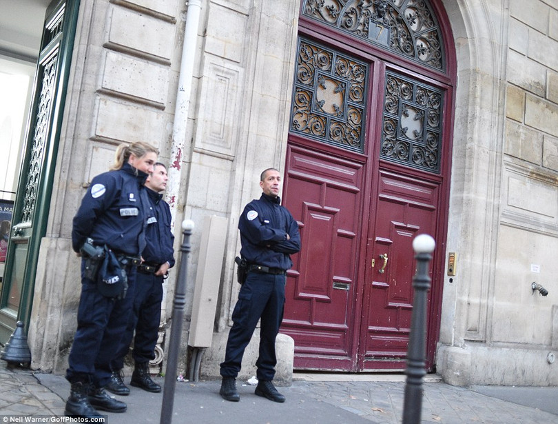 Kim Kardashian bị dí súng vào đầu, cướp 11 triệu USD nữ trang ảnh 18