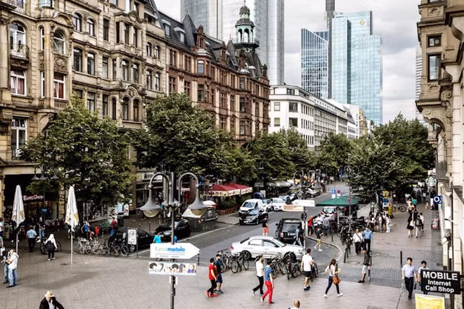 Đột nhập "phố đèn đỏ" khét tiếng nước Đức ảnh 5