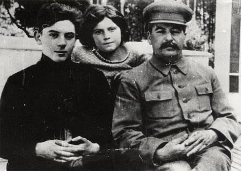 Gia đình Stalin (Ảnh Tư liệu) Gia đình Stalin (Ảnh Tư liệu)