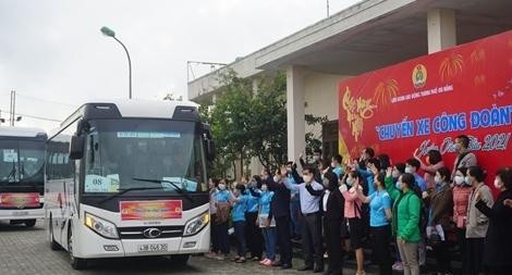 Đưa dân về quê- Ảnh: Báo CAND Đưa dân về quê- Ảnh: Báo CAND