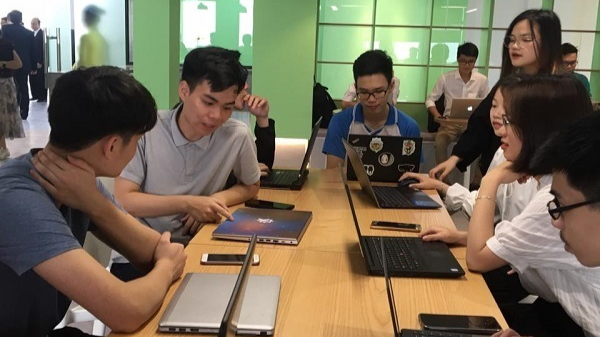 Người dùng Việt Nam muốn có trải nghiệm thông minh hơn và cá nhân hóa hơn khi họ có những tương tác với doanh nghiệp trên môi trường số Người dùng Việt Nam muốn có trải nghiệm thông minh hơn và cá nhân hóa hơn khi họ có những tương tác với doanh nghiệp trên môi trường số