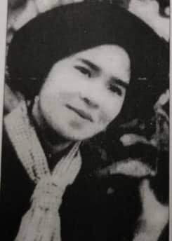 "Nhìn chị đẹp như một bông hoa rừng giữa đại ngàn Trường Sơn, trong màu áo lính lúc 19 tuổi đời, mình cũng thích một ngày được như chị"- Nguyễn An Trung. "Nhìn chị đẹp như một bông hoa rừng giữa đại ngàn Trường Sơn, trong màu áo lính lúc 19 tuổi đời, mình cũng thích một ngày được như chị"- Nguyễn An Trung.