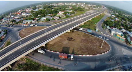 Bội chi ngân sách đã vượt gần gấp rưỡi so với mức trần. Việc không cân đối được ngân sách kéo theo dư nợ Chính phủ cũng tăng quá mức mục tiêu đề ra.