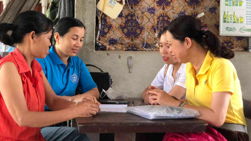 Đoàn viên, thanh niên vận động người dân tham gia bảo hiểm xã hội, bảo hiểm y tế
