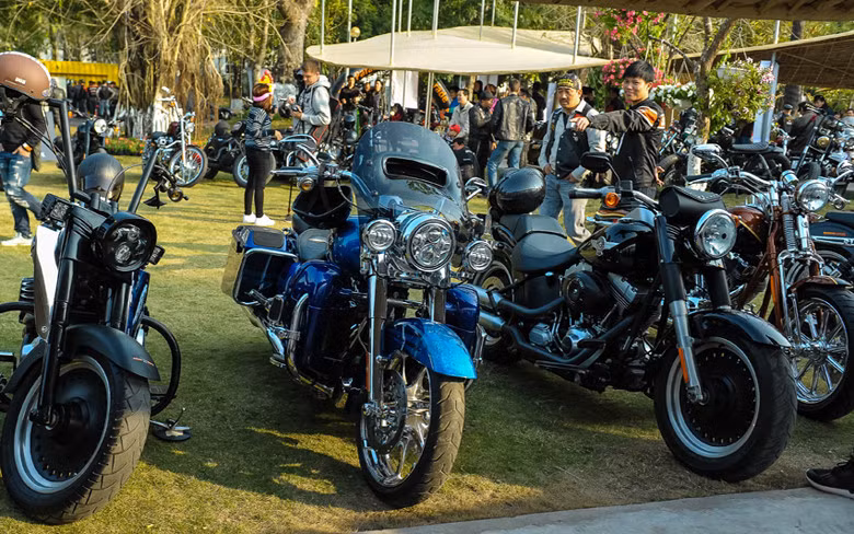 Choáng trước dàn mô-tô “khủng” tụ họp tại Hà Nội ảnh 1