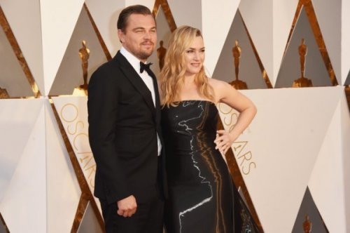 Leonardo Dicaprio và Kate Winslet tái ngộ trên thảm đỏ Oscar lần thứ 88. Họ vẫn là đôi bạn thân thiết kể từ ngày đóng chung phim Titanic