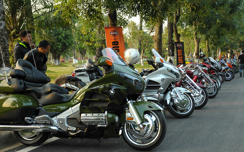 Choáng trước dàn mô-tô “khủng” tụ họp tại Hà Nội ảnh 6