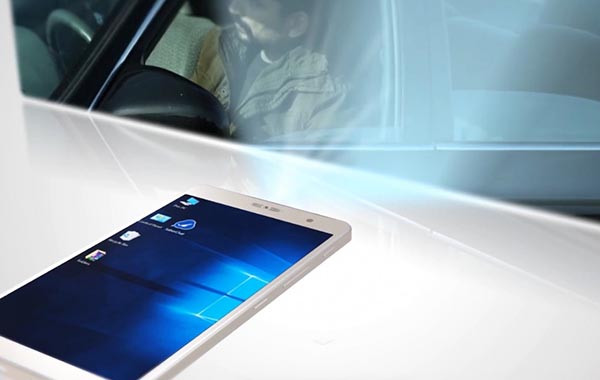 Và đây là chiếc điện thoại Holofone đến từ một nhà sản xuất Trung Quốc là Akyumen. Nó sử dụng cả 2 hệ điều hành Android và Windows 10 bản đầy đủ. Thiết bị này sử dụng một màn hình to, kích thước lên đến 7 inch với độ phân giải Full HD 1920x1080. Chưa hết