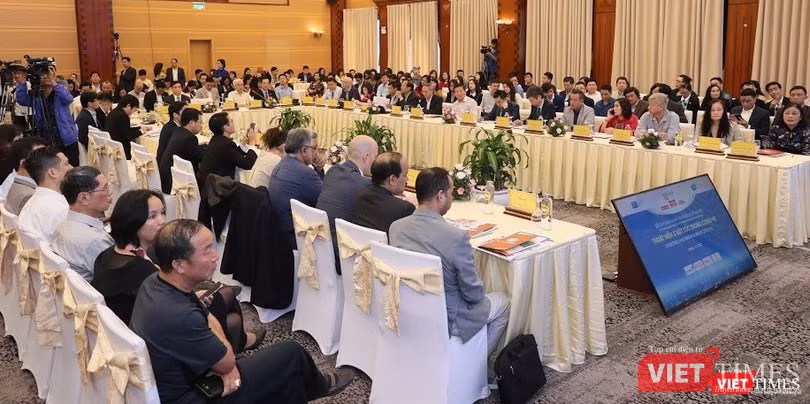 Toàn cảnh diễn đàn.