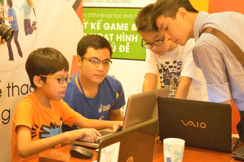 Các bạn học sinh tham dự cuộc thi năm nay có độ tuổi chủ yếu từ 9-14 đến từ các trường tiểu học và trung học tại Hà Nội như Vinschool, Đoàn Thị Điểm, Nguyễn Tất Thành, Thăng Long Kidsmart, FPT và Lomonoxop.