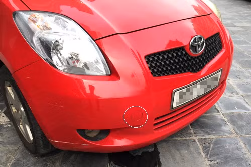 Vị trí nắp bình xăng xe Một số tài xế rất luống cuống khi điều khiển xe mới vì không biết vị trí nắp bình xăng ở bên nào. Trên bảng điều khiển có một ký hiệu nhỏ hình tam giác cạnh bình xăng. Góc nhọn xoay về bên nào, nắp bình xăng sẽ nằm ở bên hông đó của xe.