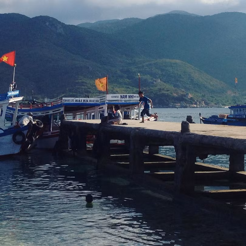 Mê mẩn 5 vịnh biển miền Trung còn rất hoang sơ ảnh 7