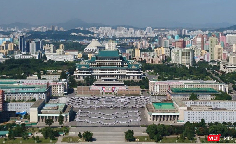 Quảng trường Kim Nhật Thành nhìn từ tháp Juche. Ảnh: Minh Hường