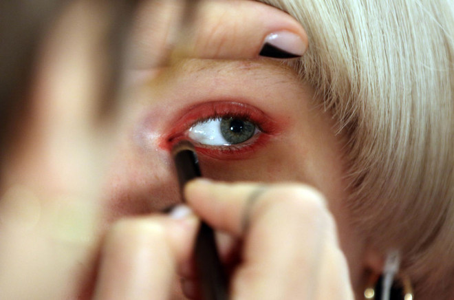 Mốt lập dị, xuyên thấu chiếm lĩnh thời trang xuân hè 2017 ảnh 4