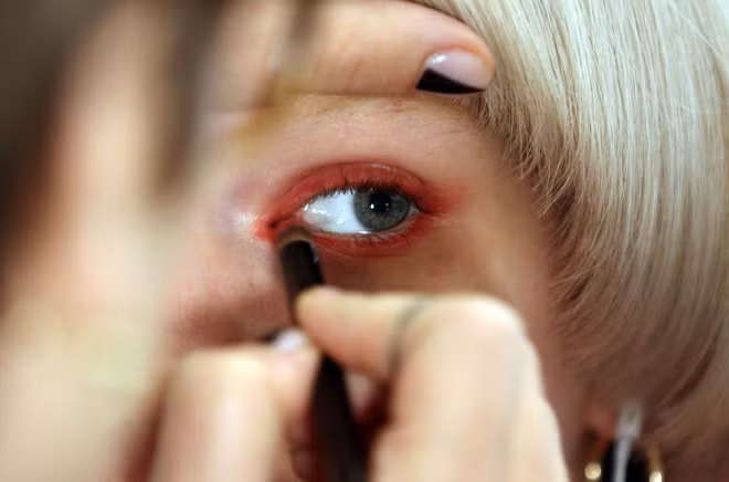 Mốt lập dị, xuyên thấu chiếm lĩnh thời trang xuân hè 2017 ảnh 4