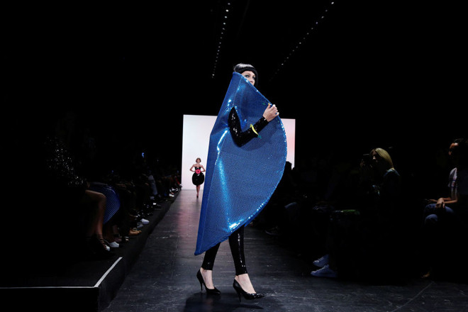 Mốt lập dị, xuyên thấu chiếm lĩnh thời trang xuân hè 2017 ảnh 8