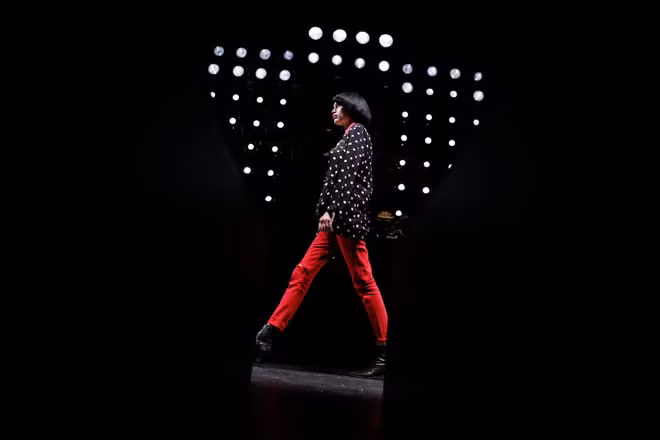 Mốt lập dị, xuyên thấu chiếm lĩnh thời trang xuân hè 2017 ảnh 3