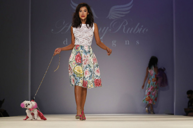 Mốt lập dị, xuyên thấu chiếm lĩnh thời trang xuân hè 2017 ảnh 12