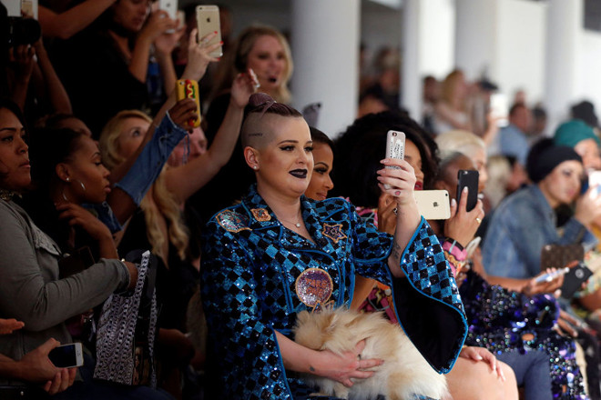 Mốt lập dị, xuyên thấu chiếm lĩnh thời trang xuân hè 2017 ảnh 11