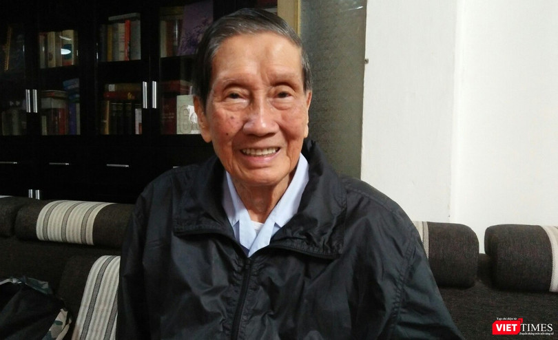 Nhạc sĩ Phạm Tuyên trong buổi trò chuyện riêng với VietTimes nhân dịp 45 năm thống nhất đất nước. Ảnh: Thục Nhi.