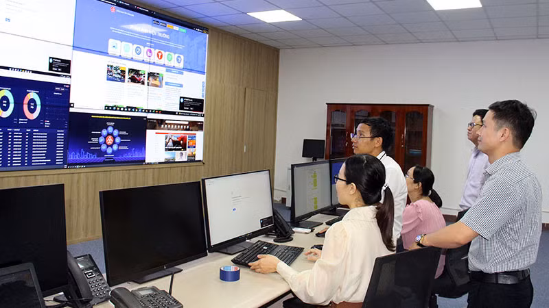 Cán bộ chuyên trách về chuyển đổi số được hỗ trợ 5 triệu đồng/tháng. Ảnh minh hoạ.
