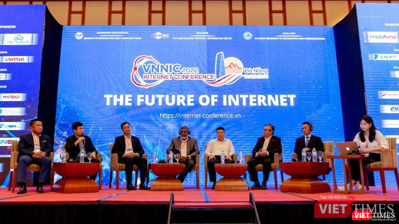 Tọa đàm với chủ đề “Tương lai của Internet” tại sự kiện VNNIC Internet Conference 2022.