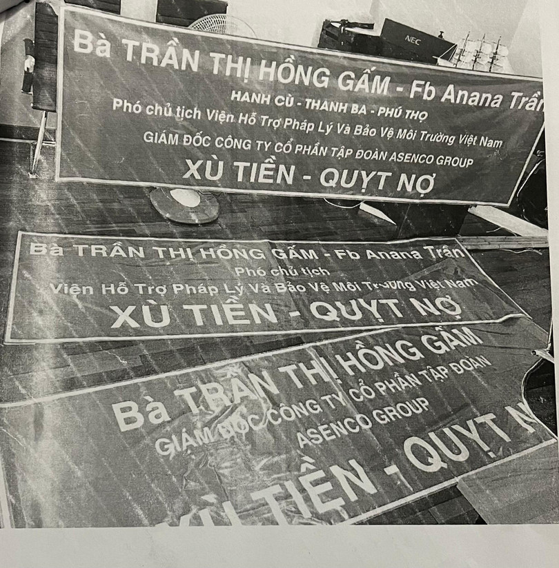 Biểu ngữ tố cáo Bà Gấm Biểu ngữ tố cáo Bà Gấm