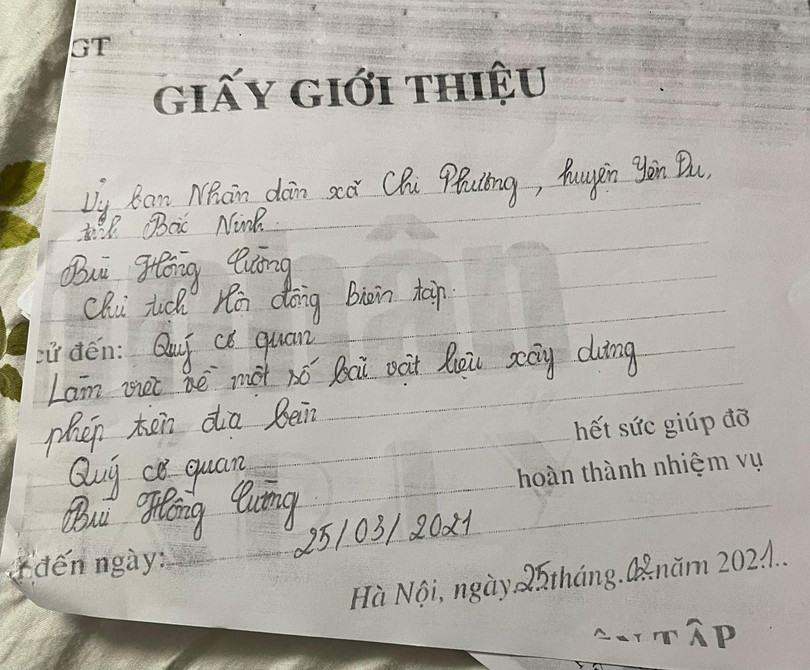 Giấy giới thiệu Chủ tịch Hội đồng biên tập đi điều tra về bãi vật liệu xây dựng. Giấy giới thiệu Chủ tịch Hội đồng biên tập đi điều tra về bãi vật liệu xây dựng.
