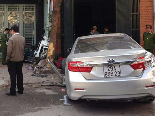 Hà Nội: Khủng khiếp xe Camry phóng như phim hành động, đâm chết 3 người ảnh 2 Hà Nội: Khủng khiếp xe Camry phóng như phim hành động, đâm chết 3 người ảnh 2