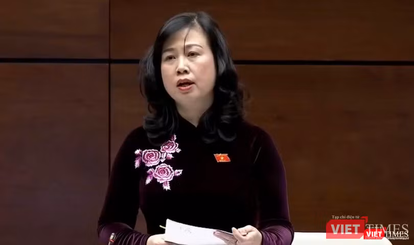 Bộ trưởng Bộ Y tế Đào Hồng Lan phát biểu tại kỳ họp bất thường lần thứ 2, chiều 6/1.