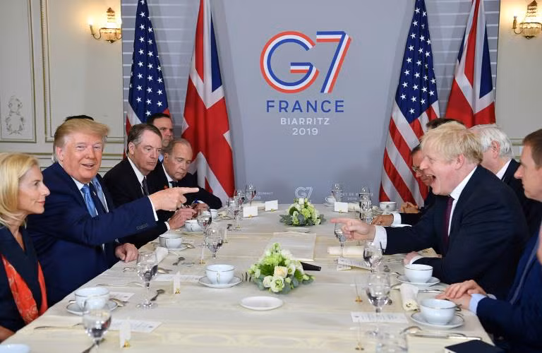 Các nhà lãnh đạo cùng thưởng thức bữa sáng tại Hội nghị G7. Ảnh: AP.