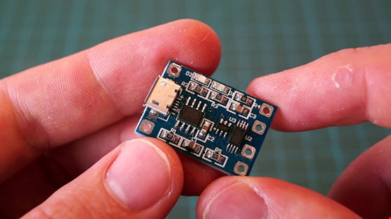 Tự chế sạc dự phòng bằng pin laptop ảnh 1