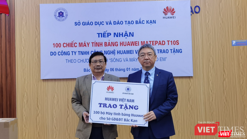 Huawei Việt Nam trao tặng 100 bộ máy tính bảng cho Sở Giáo dục & Đào tạo tỉnh Bắc Kạn. Huawei Việt Nam trao tặng 100 bộ máy tính bảng cho Sở Giáo dục & Đào tạo tỉnh Bắc Kạn.