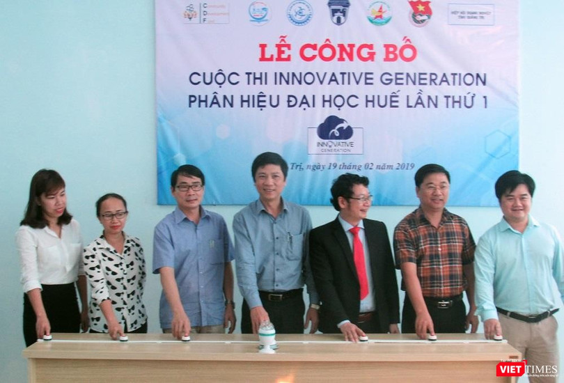 Ban Tổ chức nhấn nút khởi động Công bố cuộc thi.