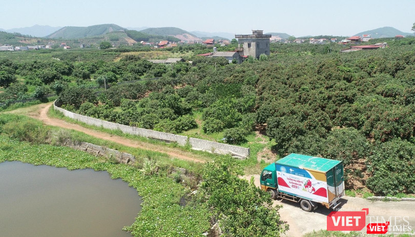 Xe trung chuyển vải trong khu vực cách ly Xe trung chuyển vải trong khu vực cách ly