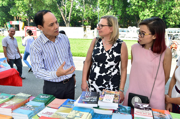 Hội Sách Hà Nội 2016 hướng tới xây dựng xã hội học tập ảnh 2 Hội Sách Hà Nội 2016 hướng tới xây dựng xã hội học tập ảnh 2