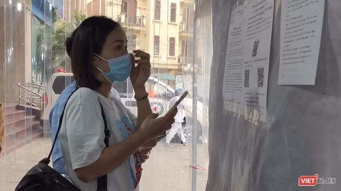 Gọi đến tổng đài miễn cước 18001119, người dân được hướng dẫn lựa chọn hình thức khai báo y tế phù hợp và nội dung khai báo xác thực nhất.