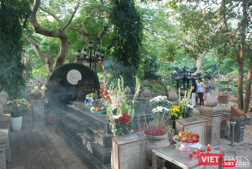 Khói hương không bao giờ tắt trên mộ cô Sáu