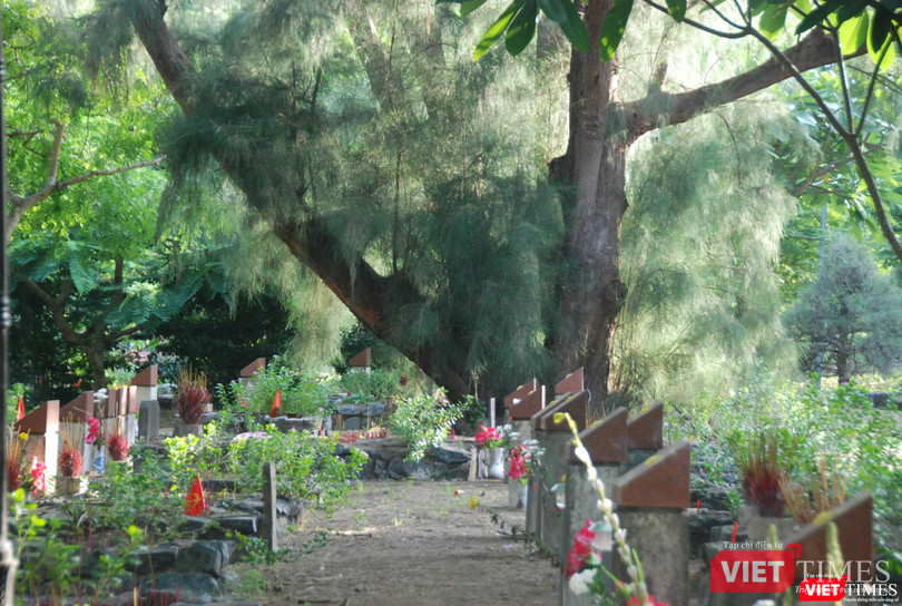 Trong số bạt ngàn hơn 20 ngàn ngôi mộ liệt sĩ ở nghĩa trang Hàng Dương, chỉ có 1.283 ngôi có bia mộ.