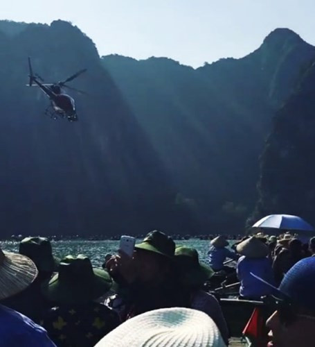 Người dân chụp hình lại khoảnh khắc làm việc của đoàn phim bom tấn