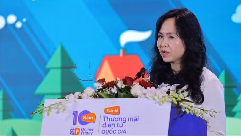 Bà Lê Hoàng Oanh cho biết, thị trường thương mại điện tử Việt Nam đang được đánh giá có tốc độ tăng trưởng nằm trong nhóm Top 10 trên toàn thế giới và dự đoán tiếp tục thăng hạng trong 2 năm tới. 