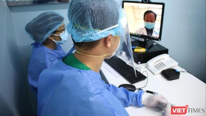 Hội chẩn trực tuyến - số hóa chẩn bệnh cứu người từ xa tại BV Đại học Y Dược TP.HCM (Ảnh: Hòa Bình) Hội chẩn trực tuyến - số hóa chẩn bệnh cứu người từ xa tại BV Đại học Y Dược TP.HCM (Ảnh: Hòa Bình)