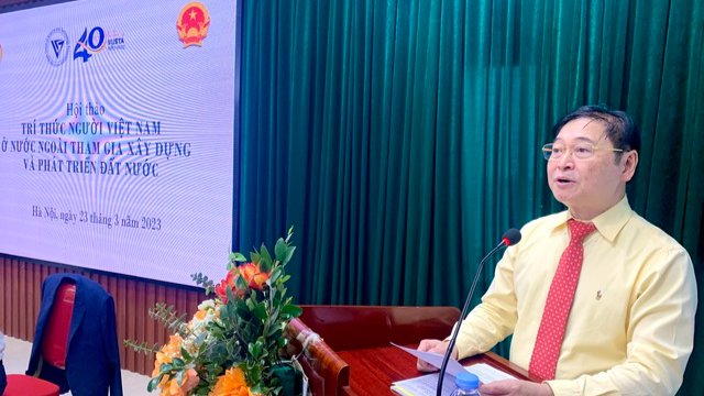 Chủ tịch VUSTA Phan Xuân Dũng cho rằng còn tồn tại nhiều bất cập trong việc trọng dụng cán bộ trí thức kiều bào. Chủ tịch VUSTA Phan Xuân Dũng cho rằng còn tồn tại nhiều bất cập trong việc trọng dụng cán bộ trí thức kiều bào.