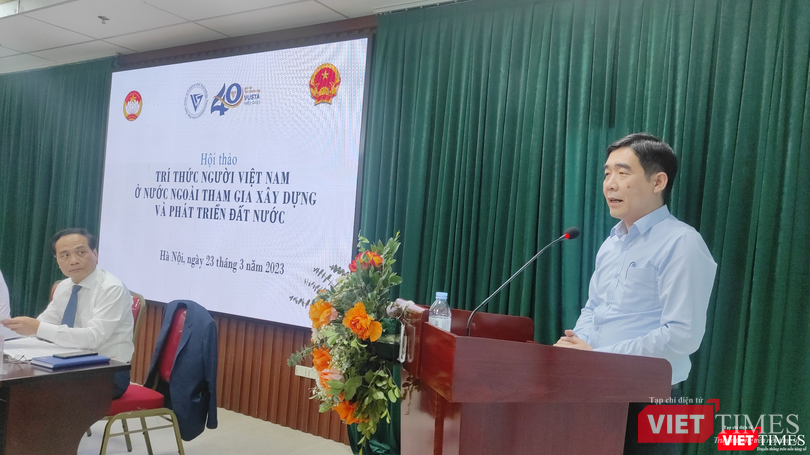 Ông Phạm Việt Hùng – Vụ trưởng Vụ Quan hệ kinh tế KH&CN, Uỷ ban Nhà nước về người Việt Nam ở nước ngoài trao đổi tại hội thảo. Ông Phạm Việt Hùng – Vụ trưởng Vụ Quan hệ kinh tế KH&CN, Uỷ ban Nhà nước về người Việt Nam ở nước ngoài trao đổi tại hội thảo.