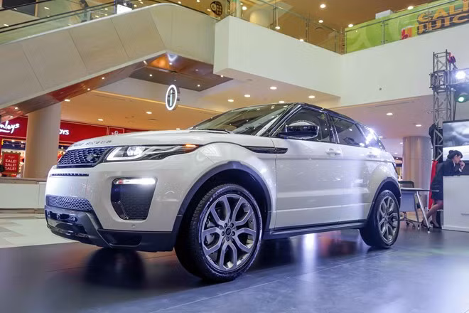 Video: 1 phút “đột nhập” nhà máy sản xuất Land Rover