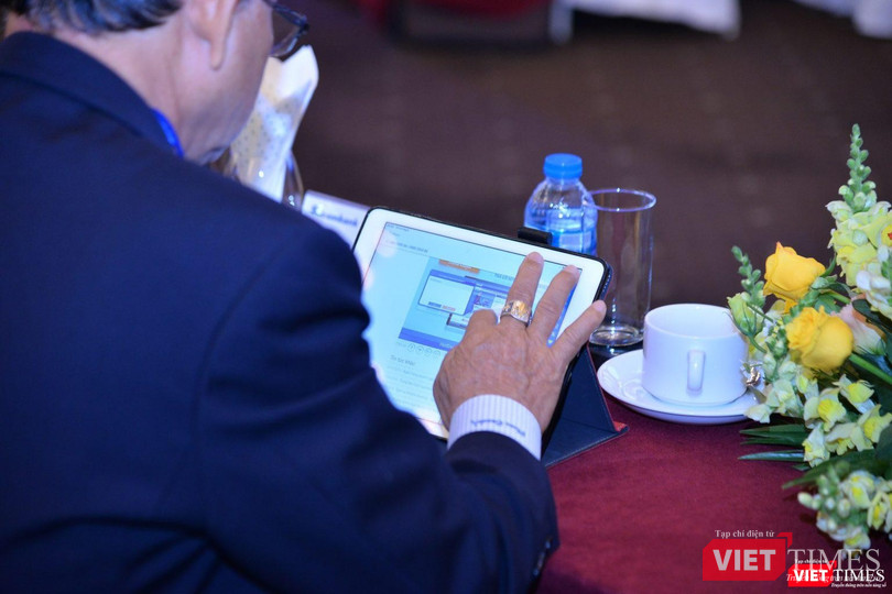 Một cổ đông truy cập vào cổng thông tin để thực hiện biểu quyết.